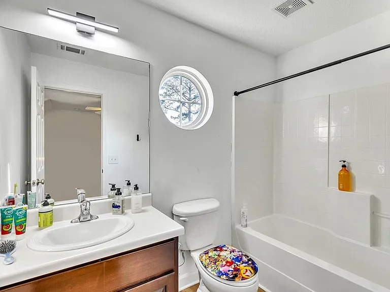 19 Saint Martins Cir — Photo 43