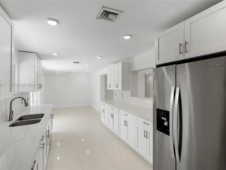 10501 SW 53rd St — Photo 9