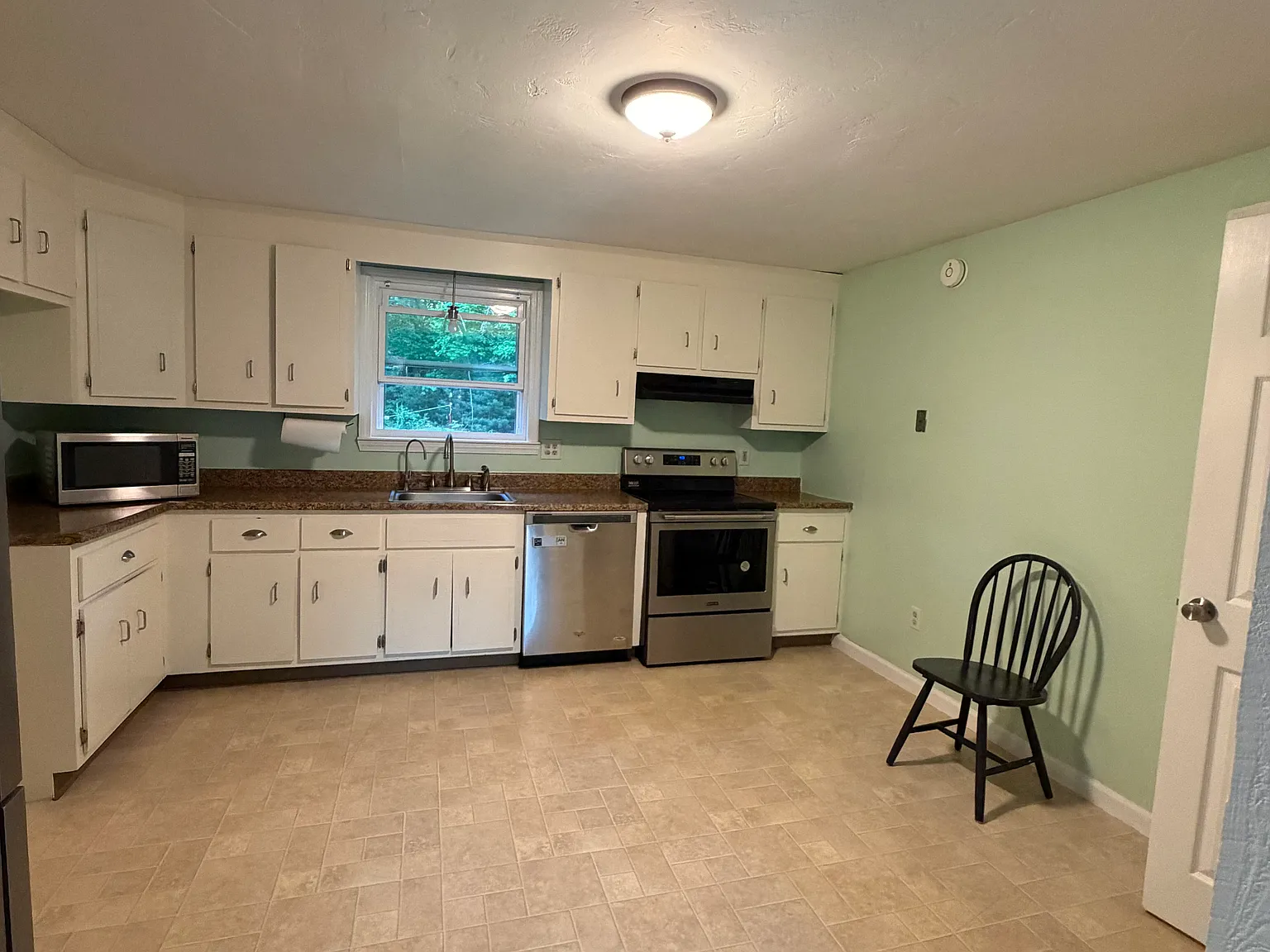 2 bed, 1.5 bath, 1200 sqft, $2,600 — Photo 3