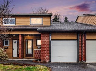 2148 Orient Park Dr, Ottawa, ON K1B 4V9