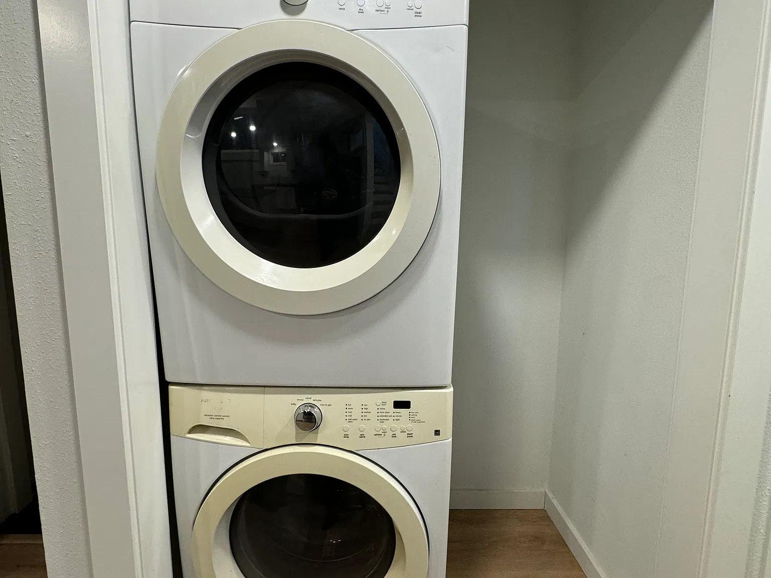 2 bed, 775 sqft, $2,300 — Photo 4