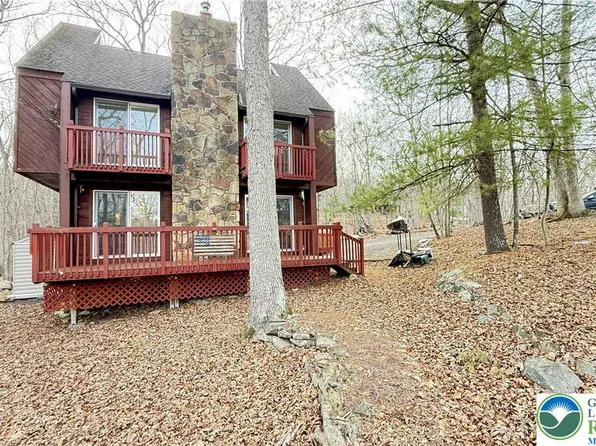 5933 Decker Rd, Bushkill, PA 18324