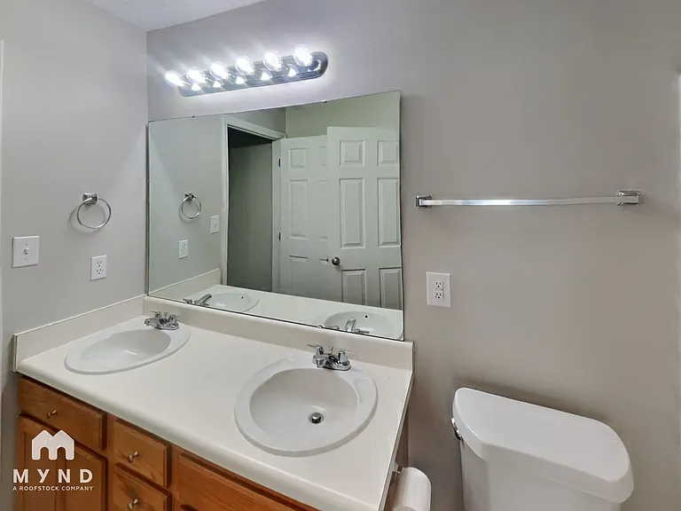 1106 Lady Banks Dr — Photo 13