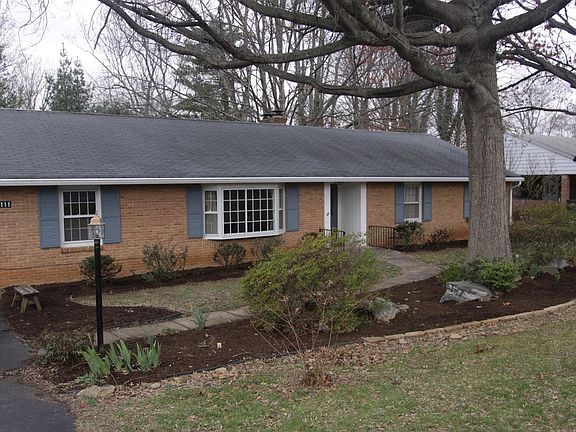 5th image of 111 Yorkshire Cir