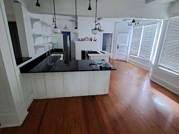 4th image of 124 Loomis Ave #A