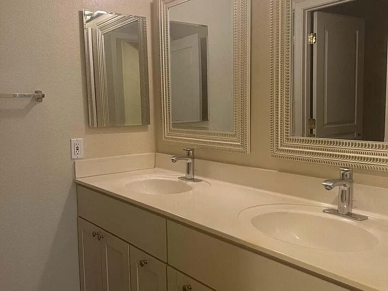 7033 W Irma Ln — Photo 16