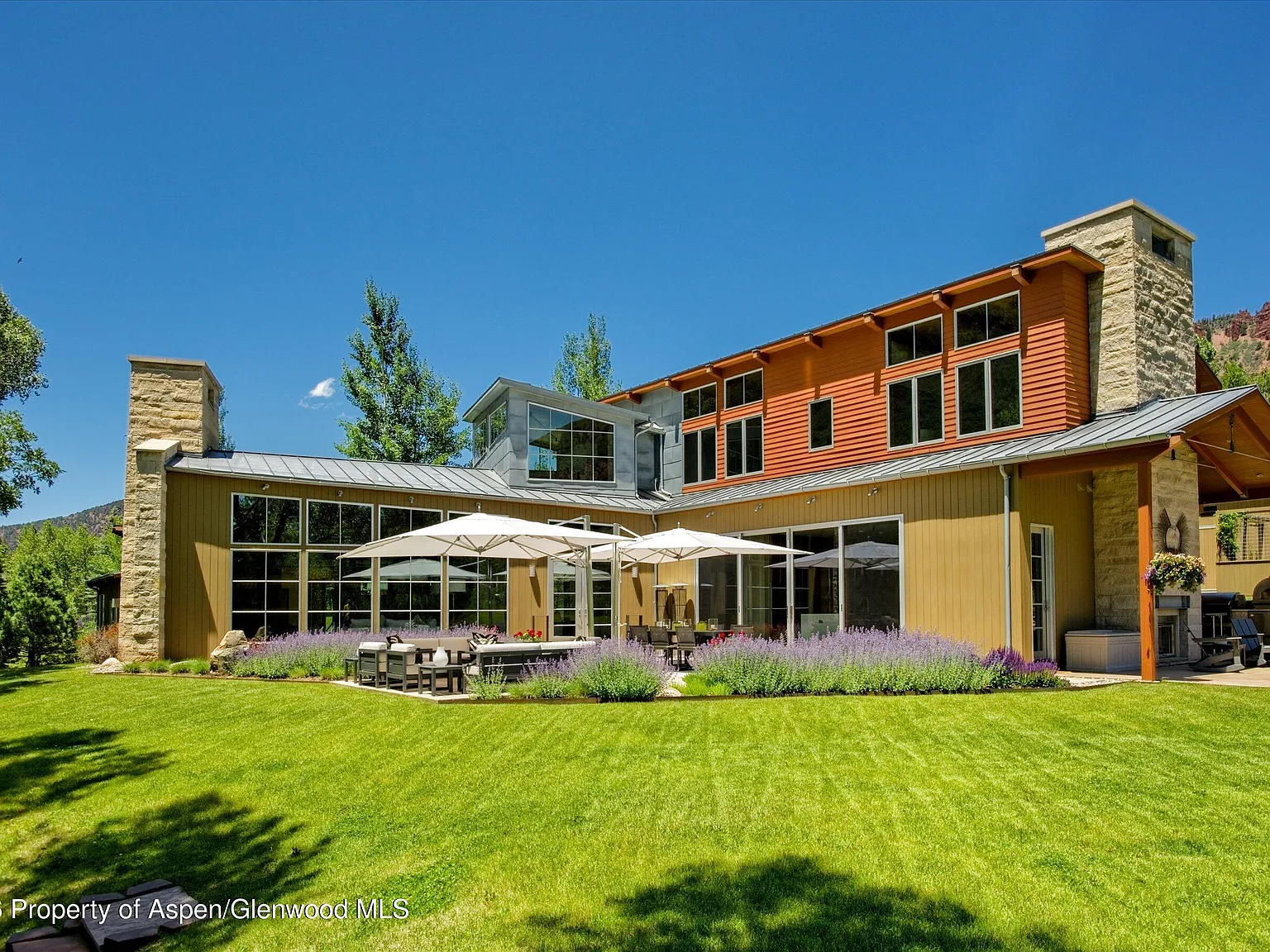 4 bed, 5.5 bath, 5123 sqft, $95,000 — Photo 3