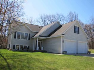 7582 Tipperary Rd, Gladstone, MI 49837