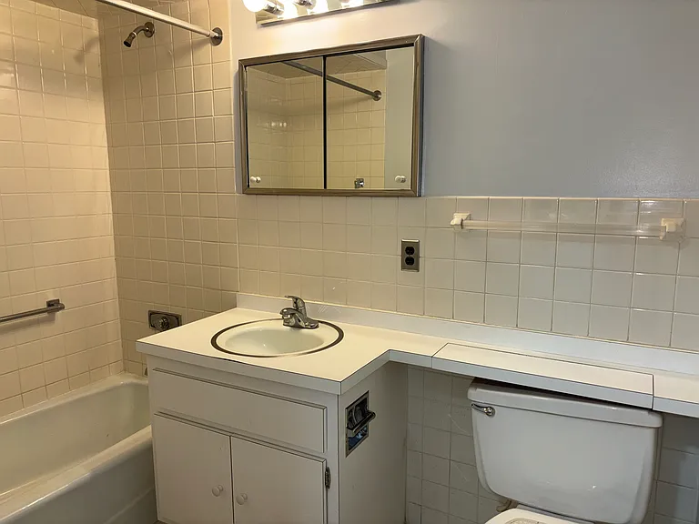 164 Union St #2E — Photo 25