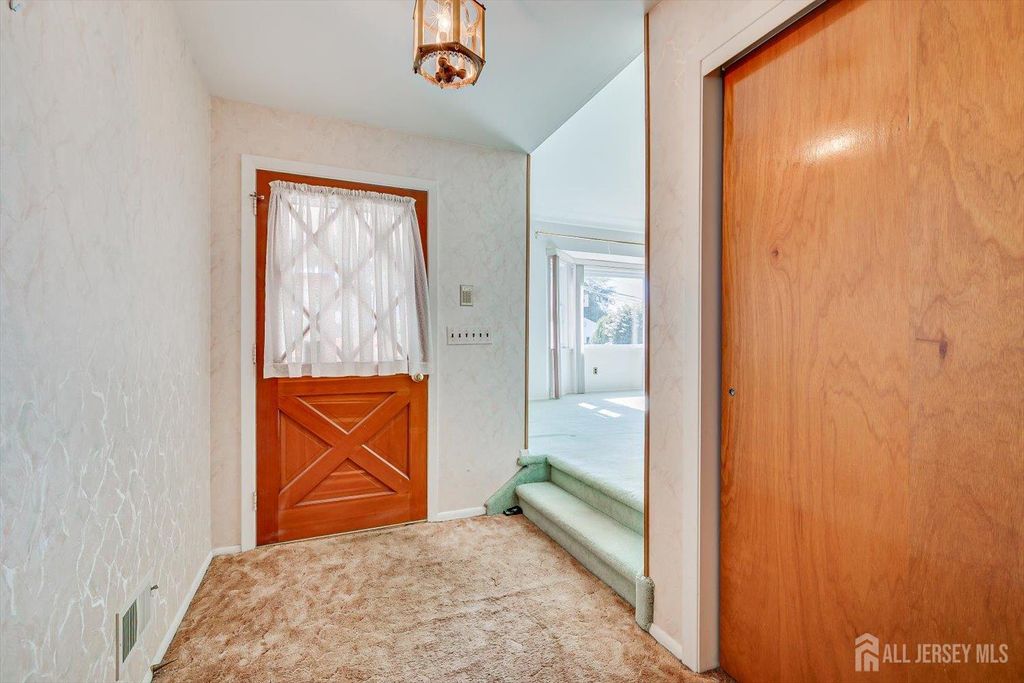 9 Annette Dr, Edison, NJ - View 4