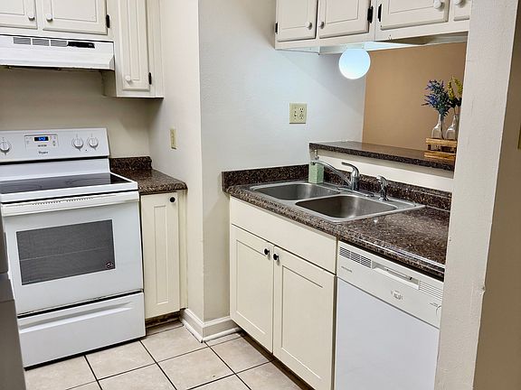 3rd image of 14722 Hooper Rd #2