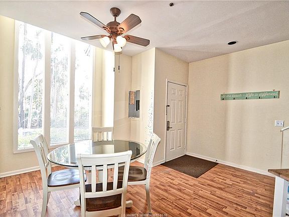 3rd image of 19 Lemoyne Ave APT 10