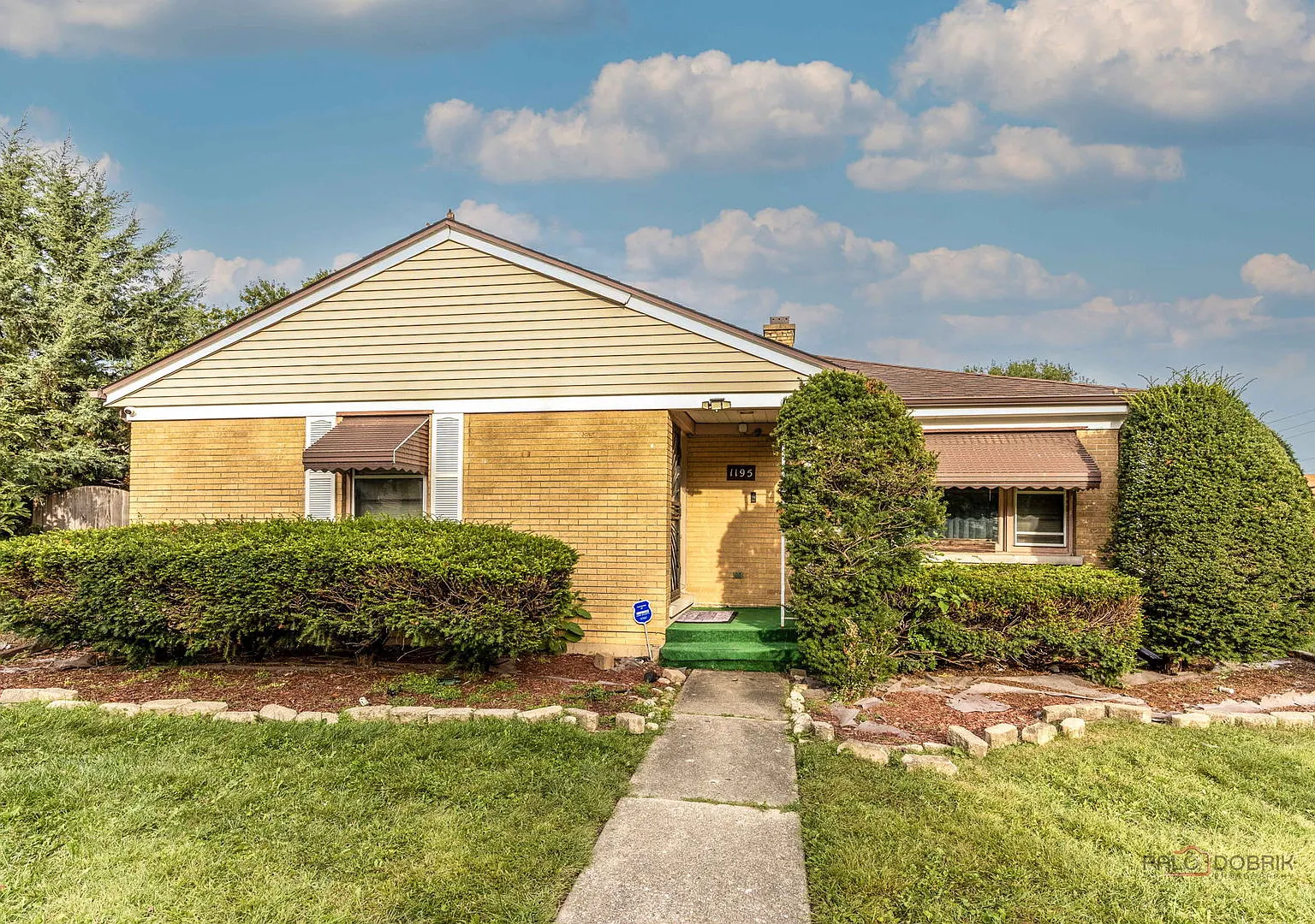 3 bed, 2.5 bath, 2650 sqft, $3,800 — Photo 1
