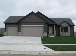 1914 Esther Ln SW, Rochester, MN 55902