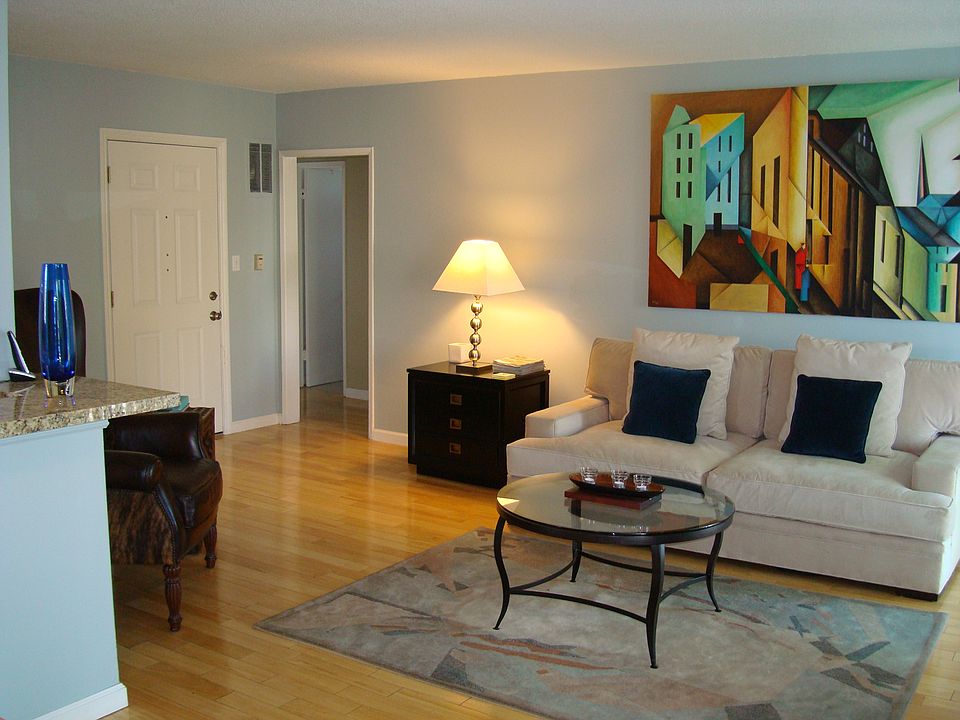 Example of dining room with furniture