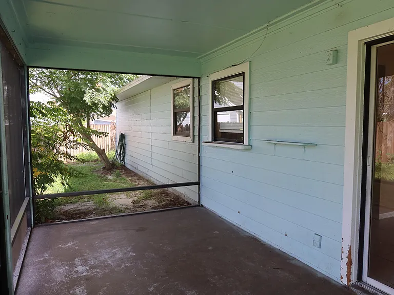 601 SE Polynesian Ave — Photo 20