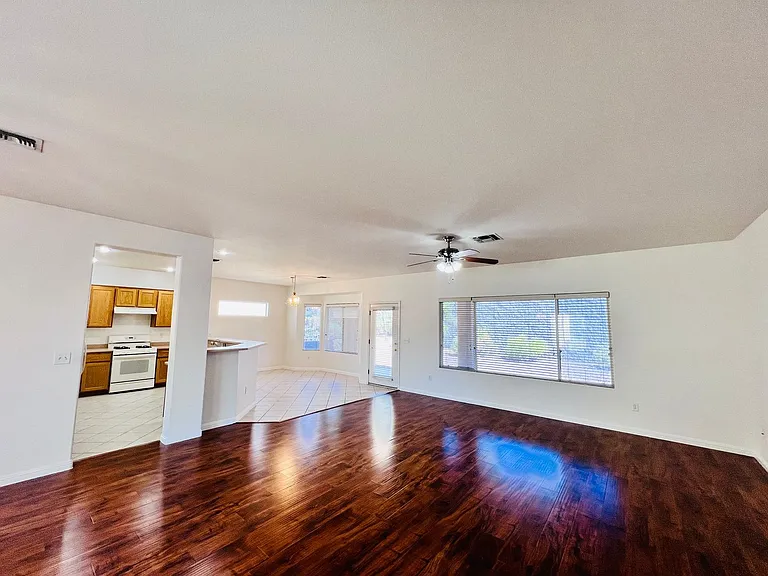 3047 Hickory Valley Rd — Photo 2