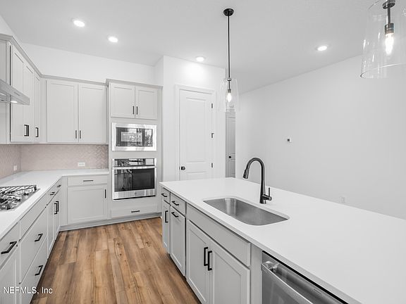3rd image of 105 LATHAM Drive