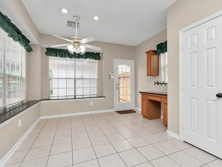1915 Crescent Oak Dr — Photo 26