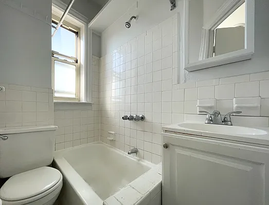Rented by (Legacy) NY Quality Living Uptown | media 10