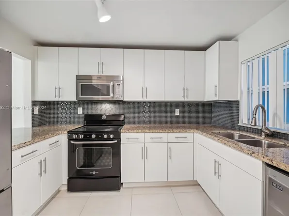9451 Evergreen Pl APT 102, Davie, FL 33324