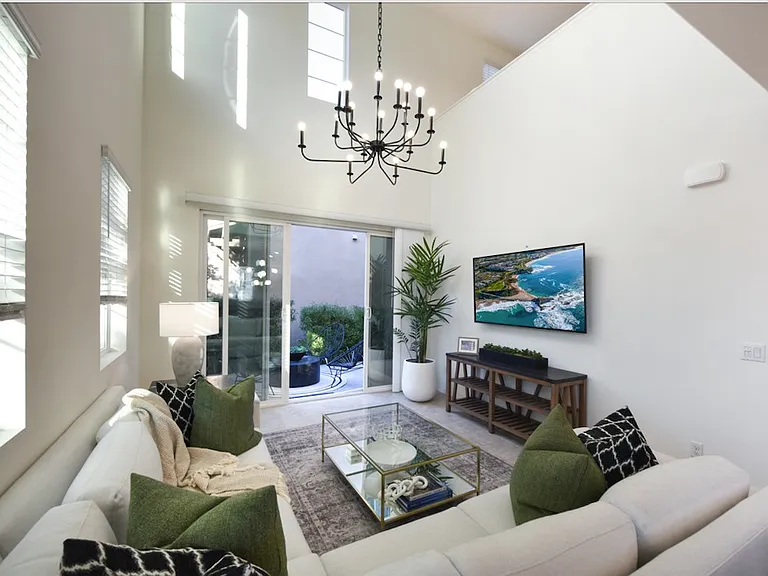 7075 Montecito Ln — Photo 1