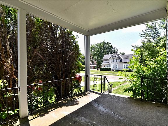4th image of 106 Logan St
