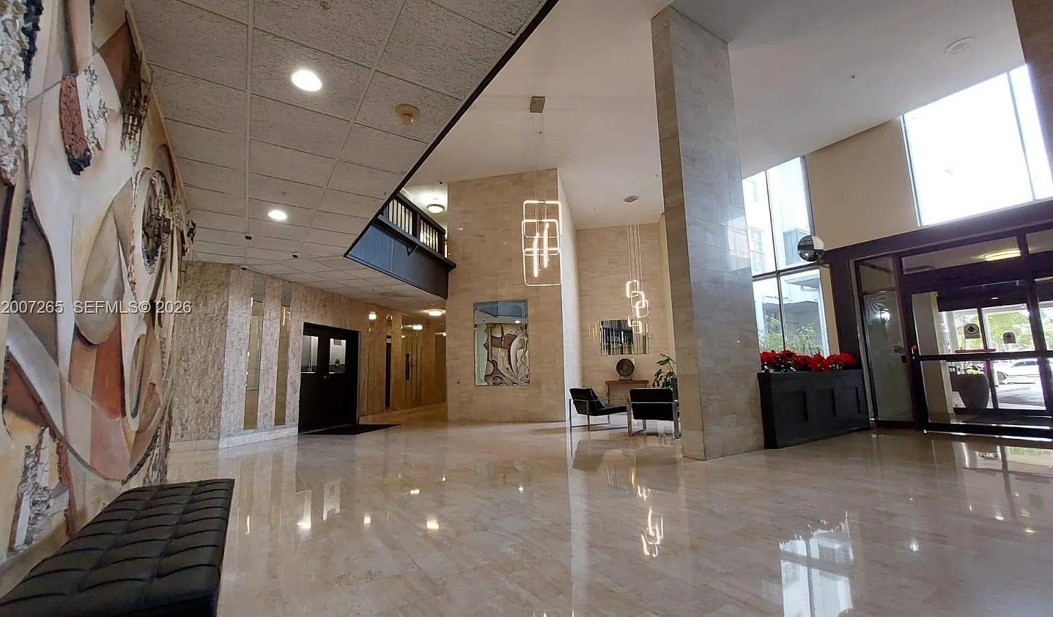 Commodore Plaza Condo — Photo 3