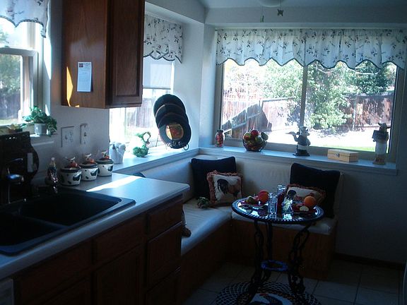 Kitchen w/ Eat in Corner Bar 