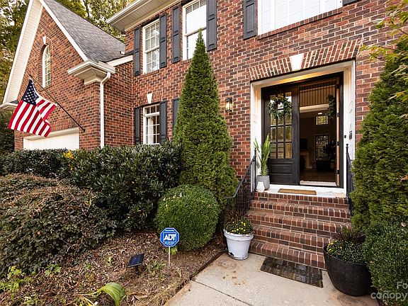 2nd image of 10336 S Hall Dr