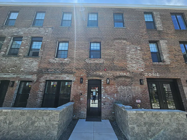 406 Main St #4 — Photo 34
