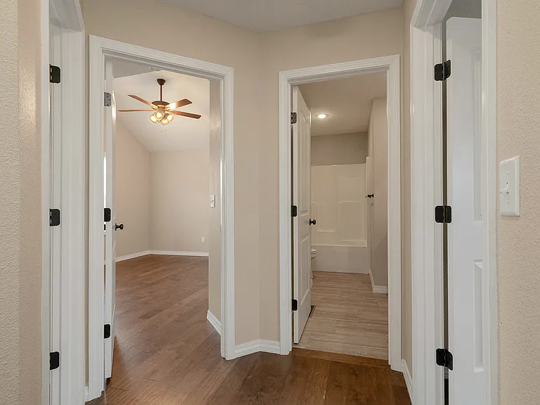 1053 S Christopher Ave — Photo 23