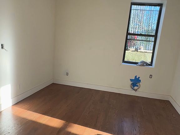 3rd image of 3647 Paulding Ave APT 1