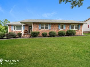 100 Chriswood Ave, Thomasville, NC 27360