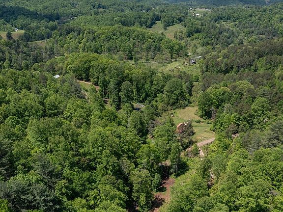 4th image of 83 Mount Airy Rd