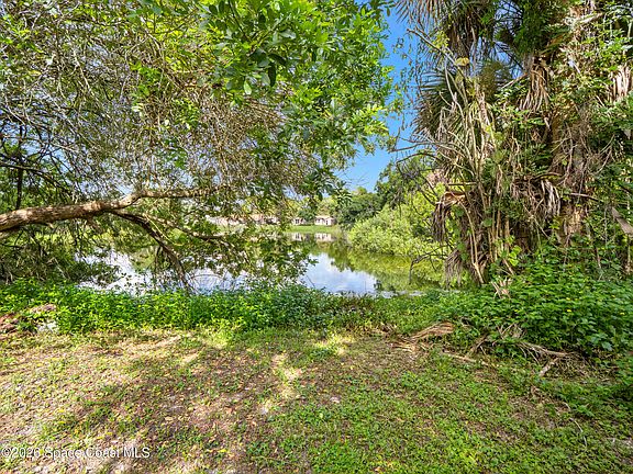 2nd image of 609 Manor Pl