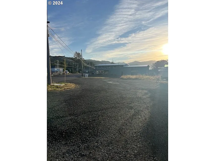 1009 Garibaldi Ave photo 1