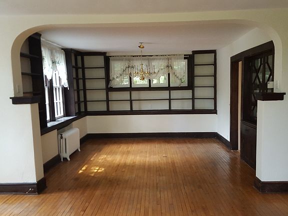 2nd image of 220 Mountain Rd #9