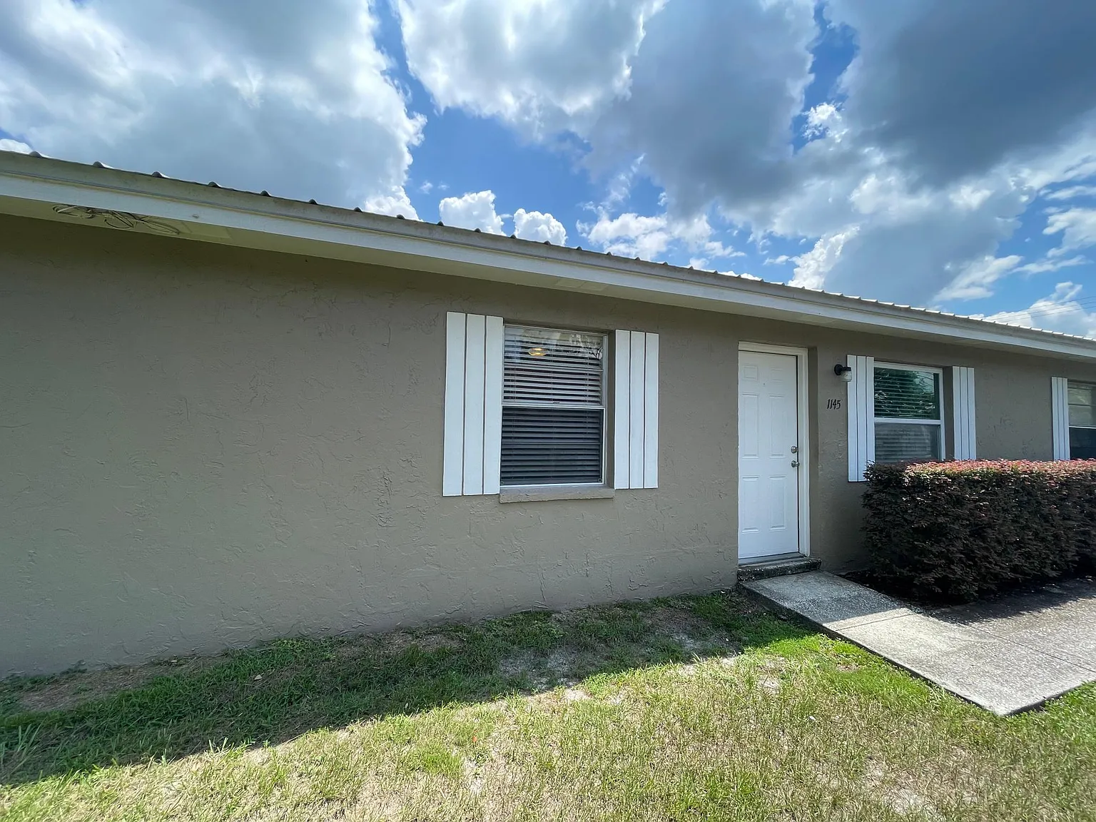 1145 Cherry Ln — Photo 2