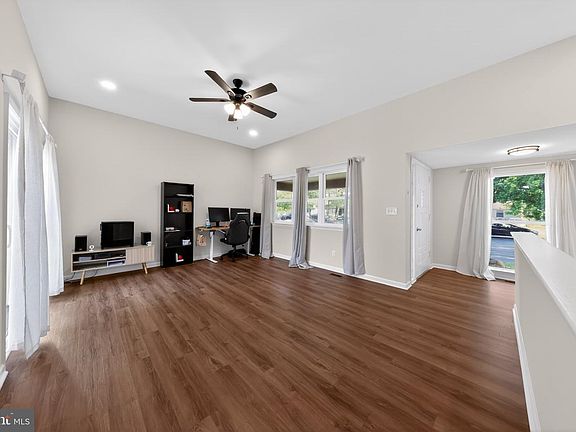 2nd image of 45 Marlborough Ct