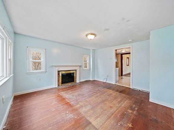 3rd image of 93 Franklin St