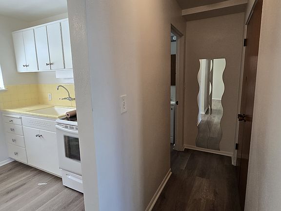 4th image of 2509 NE 115th St APT C