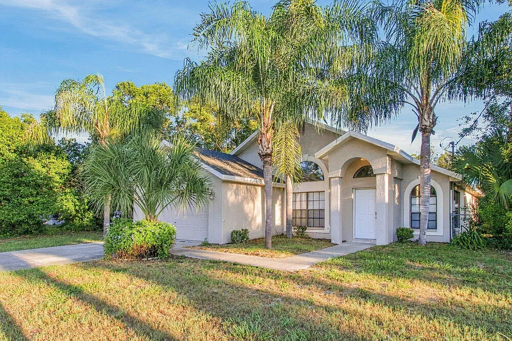3 bed, 2.0 bath, 1580 sqft, $1,855 — Photo 3