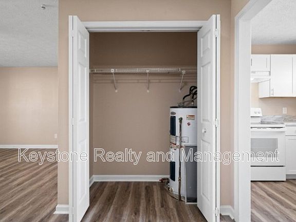 5th image of 290 Thompsonville Ln APT 302
