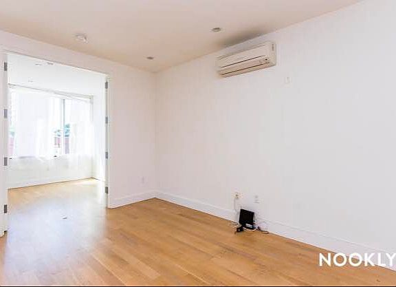5th image of 820 Willoughby Ave #3F