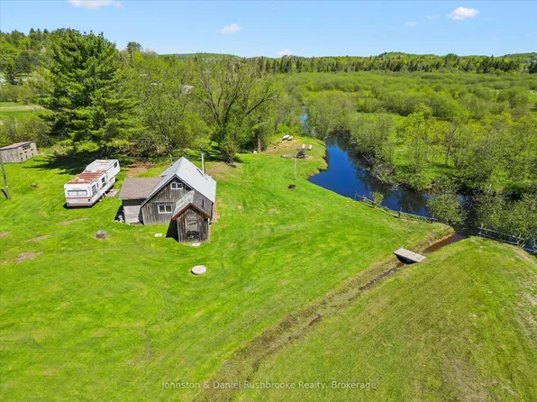 68 Rowanwood Rd, Huntsville, ON P0B 1M0
