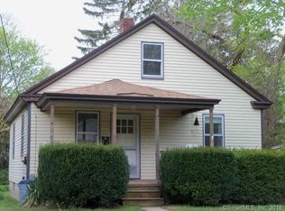 87 Grove St, Clinton, CT 06413