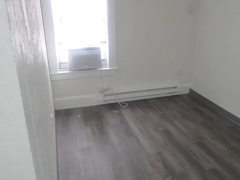 32 Sarah Ave — Photo 10