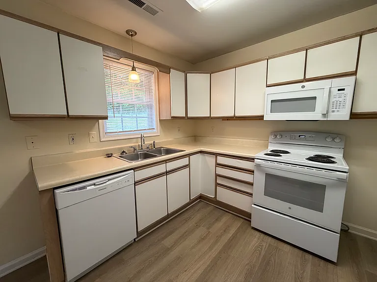 111 McConville Rd #B — Photo 8
