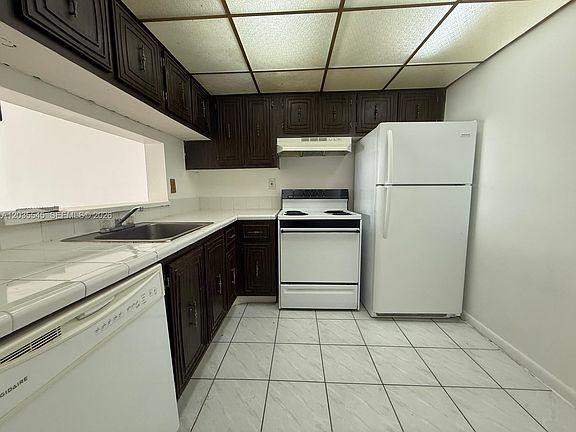 3rd image of 492 NW 165th Street Rd #412
